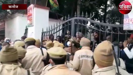 टैक्टर रैली को लेकर पुलिस और सपाईयों में नोक झोक