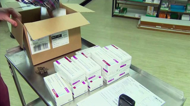 Streit um Impfstoff-Lieferung - EU will Export von AstraZeneca kontrollieren