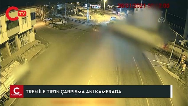 Kahramanmaraş'ta yük treni ile TIR böyle çarpıştı