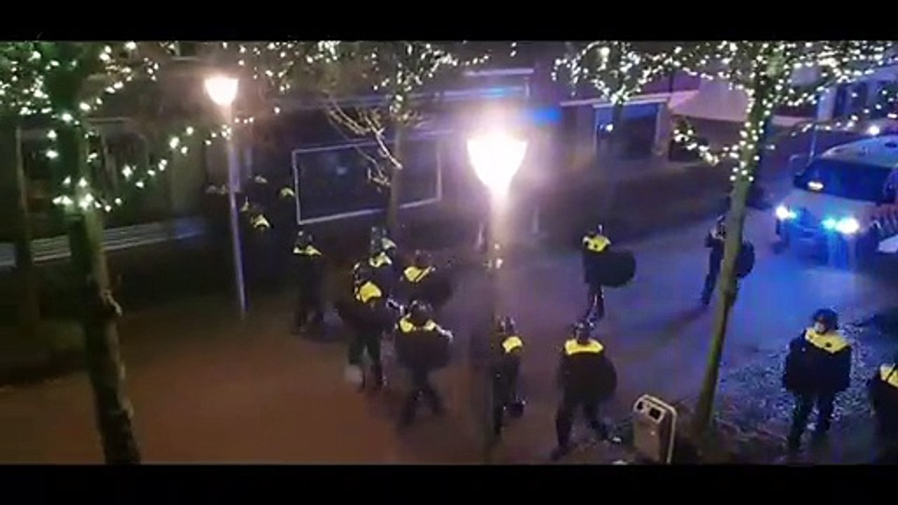 Pays-Bas: deuxième nuit d'émeutes après l'impos...