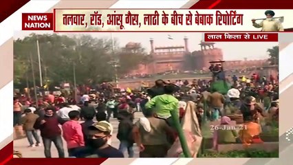 Delhi Police Jawan replaces religious flag with tricolor at Red Fort