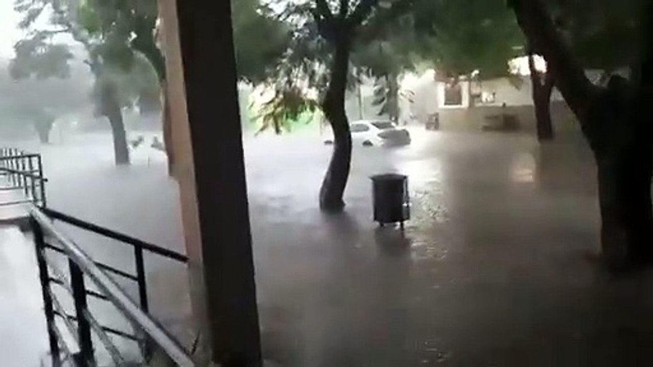 Lluvia torrencial en Resistencia: Marcelo T. de Alvear y Liniers, bajo agua