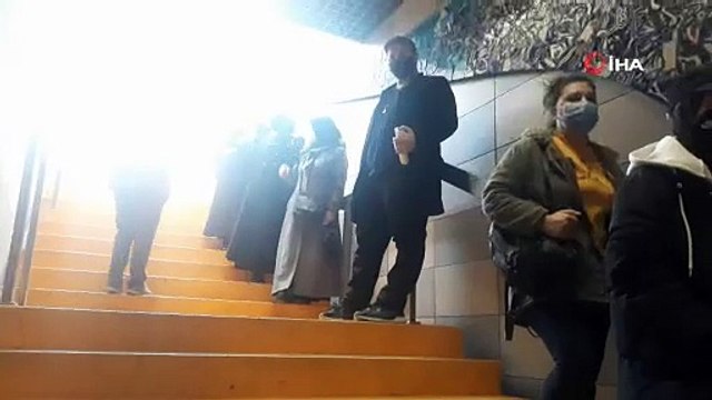 Bursa’da ulaşım kartına HES kodu tanıtmak isteyen vatandaşlar uzun kuyruklar oluşturdu