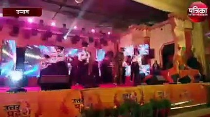 अब यूपी की बात अलग है डीएम की खास पेशकश पर दोबारा हुआ प्रस्तुतीकरण