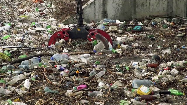 В Болгарии расчистили гигантскую плавучую свалку