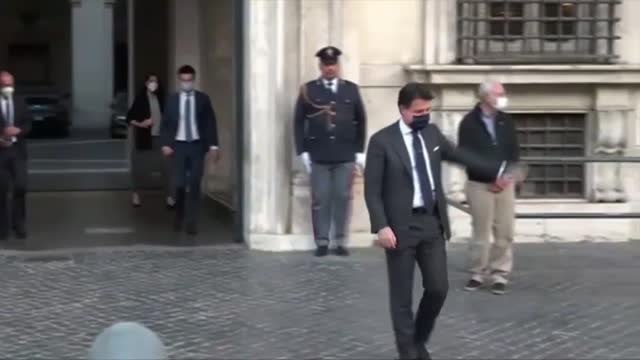 Dimite el primer ministro italiano, Giuseppe Conte