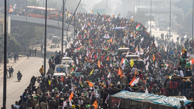 Delhi Police rescues 200 artists trapped near Red Fort