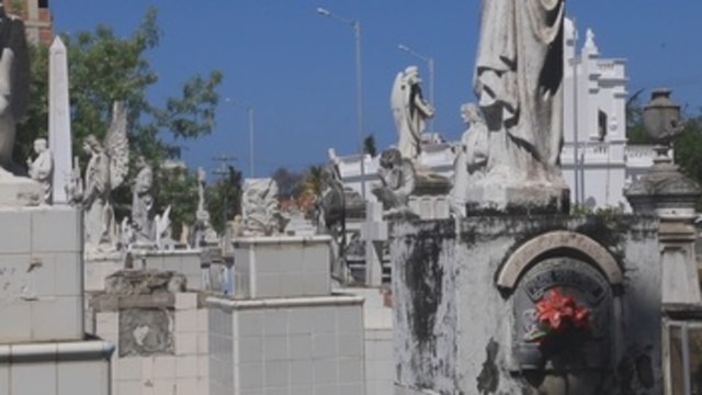 En Colombia la muerte se mete en la vida cotidiana por la pandemia