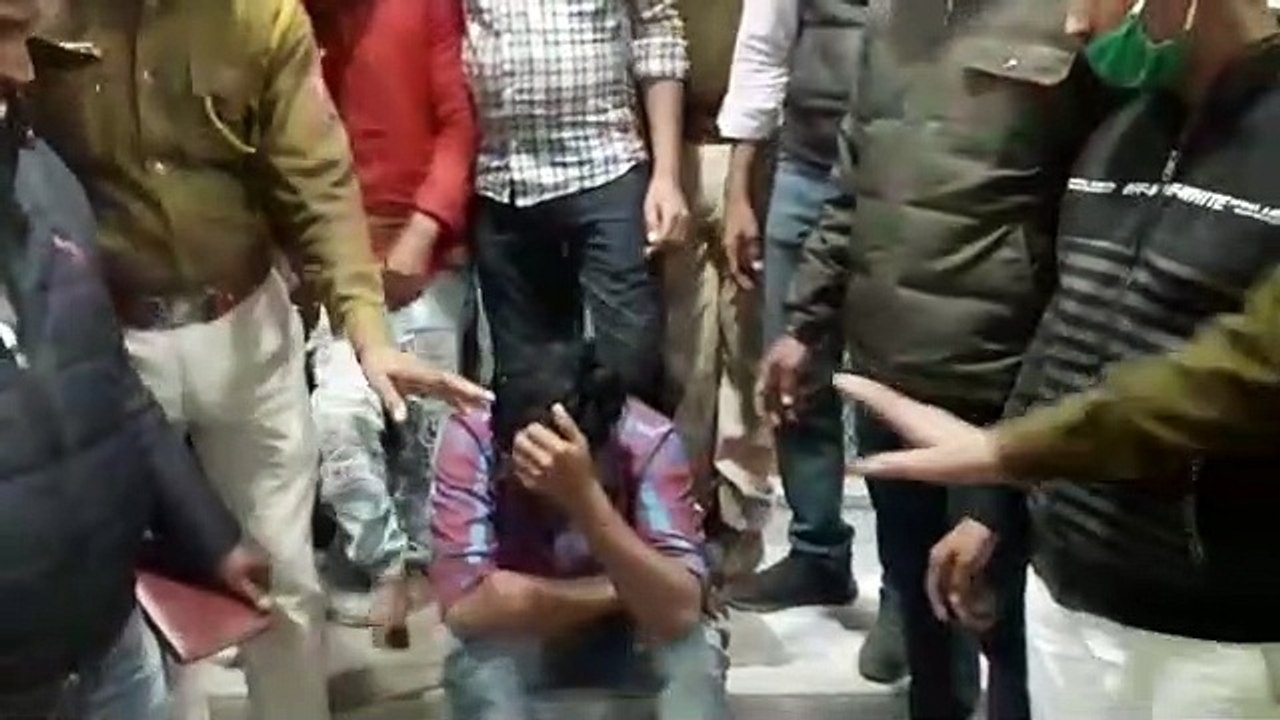 पांच बार रैकी कर 114 तोला सोना चुरा कार से भागा...
