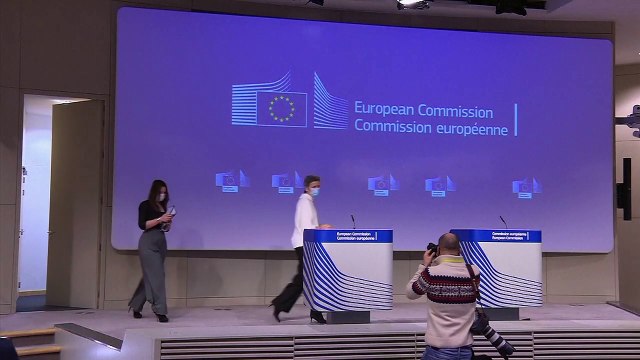 L'UE dà la scossa all'auto elettrica: via libera agli aiuti di Stato per le batterie