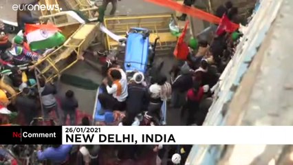 شاهد: مزارعون هنود يقتحمون القلعة الحمراء في ذكرى الاستقلال