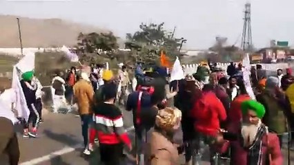 ਮਾਝੇ ਵਾਲੇ ਭਾਊ ਸਭ ਤੋਂ ਅੱਗੇ, ਨਾਲ ਲੱਖਾ ਸਿਧਾਣਾ Tractor Parade crossed barricading by Delhi Police