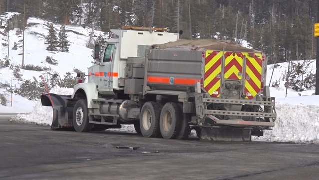 Road crews gearing up for West Coast winter storm