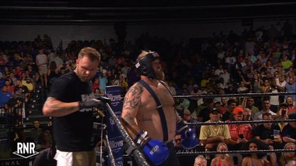 Best Fights: Boxer In Suspenders Creates Chaos In The Ring