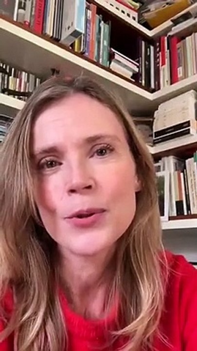 L'actrice Isabelle Carré témoigne sur Twitter laissant entendre qu'elle aussi a été victime d'inceste dans son jeune âge