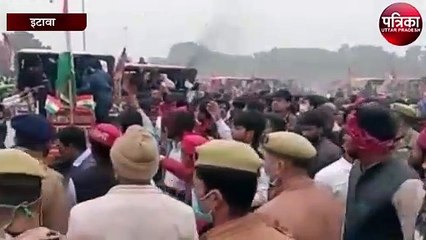 सैफई में निकली सपा पार्टी की तिरंगा ट्रैक्टर रैली