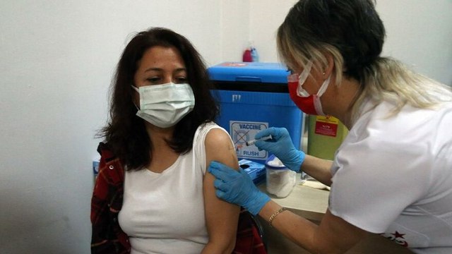 Bilim Kurulu üyesi Tezer: İnaktif aşı, mutasyonlu virüsten en az etkilenecek aşı