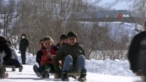Trafiğe Kapalı Yol Kayak Pisti Oldu, Çocuklar Babalarıyla Doyasıya Eğlendi