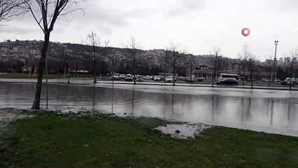 Tải video: Lodos şiddetlendi, dalgaların vurduğu sahil gölede döndü