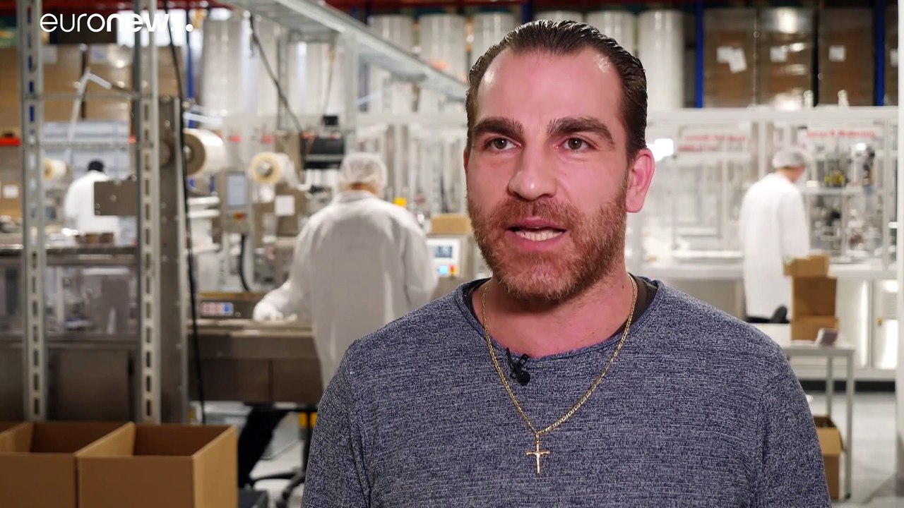 Plötzlich Fabrikbesitzer: Berliner Brüder stellen Masken her