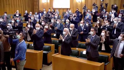 Download Video: İYİ Parti Genel Başkanı Meral Akşener’in, grup toplantısında konuşma yaptığı kürsüyü Doğu Türkistanlı Nursimangül Abdurraşid’e bırakması üzerine TBMM TV canlı yayından çıkarak yayını kesti