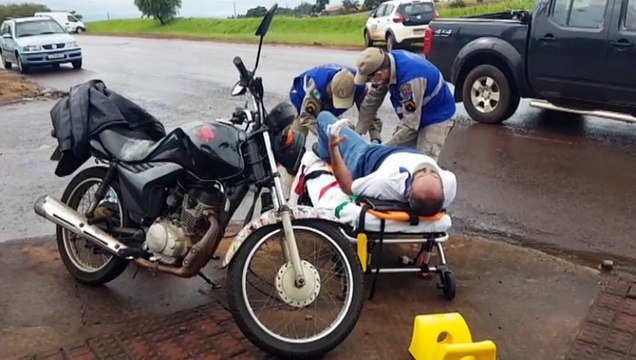 Colisão entre moto e carro, às margens da PRc-467, deixa homem de 51 anos ferido