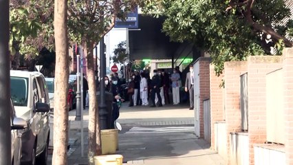 La Reina luce, fuera de Palacio, la blazer que usó en el confinamiento