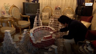 فنان مصري يكرّم نجوم كرة القدم من خلال بطاقات اللعب