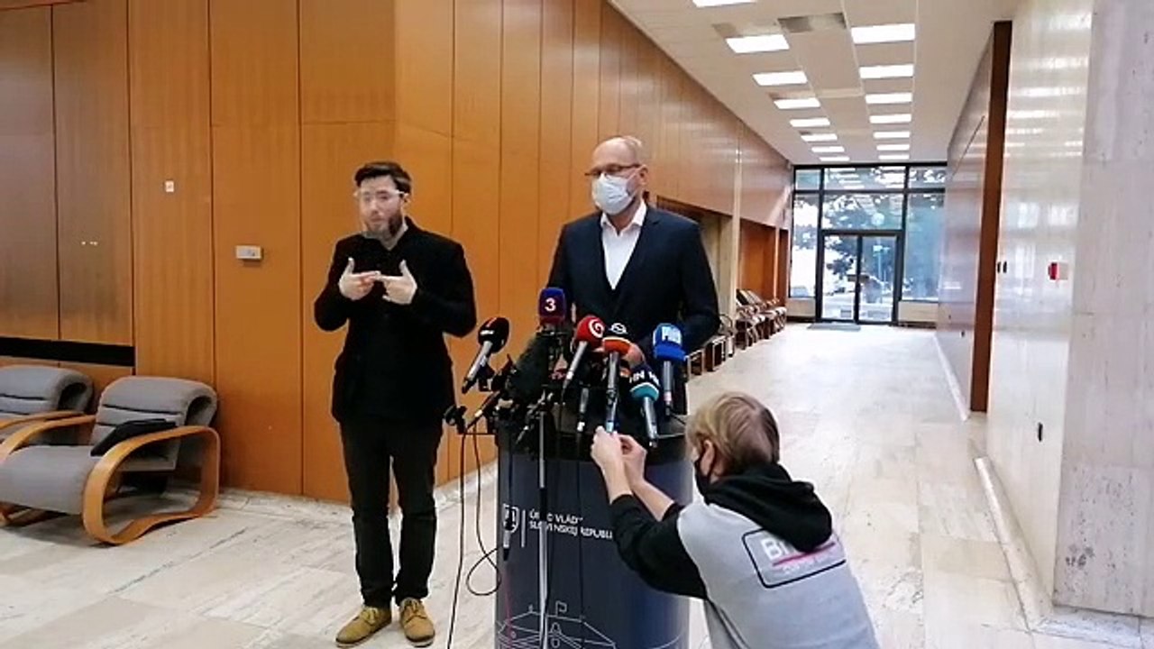 ZÁZNAM: Brífing ministra hospodárstva R. Sulíka