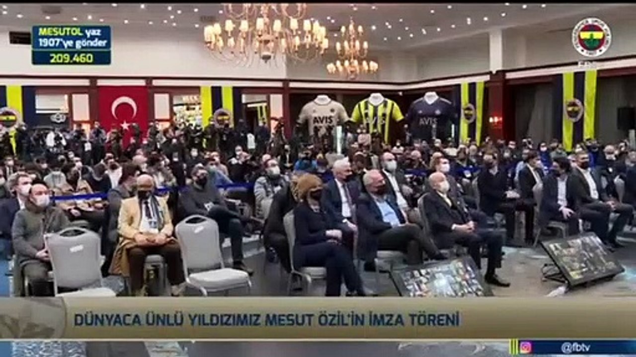 "Mesut Gelirse 'Ateşteyim, ateşte' diye başlarım" diyen muhabire o tweet'i hatırlatıldı: "Belki senin için de bir fırsat olur O Ses Türkiye falan"