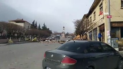 Konya'da Şiddetli Rüzgar Adliye Binasının Çatısını Uçurdu