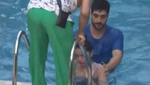Bigg Boss 14; Aly Goni ने बचाई Rubina Dilaik की जान, पूल में ऐसे कूदे |FilmiBeat