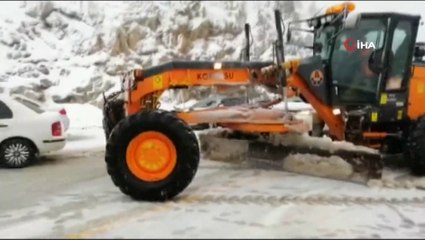- Antalya-Konya karayolunda kar kalınlığı 10 santime ulaştı