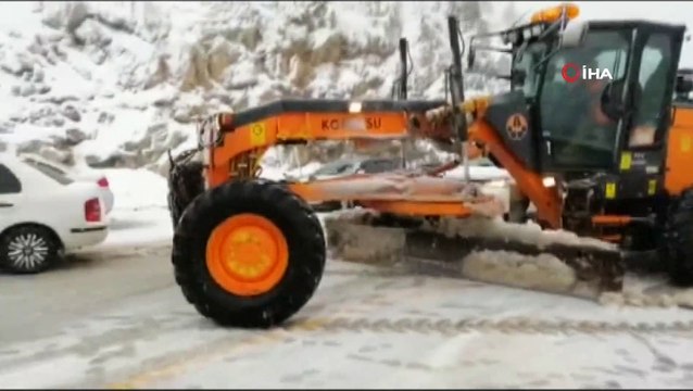 - Antalya-Konya karayolunda kar kalınlığı 10 santime ulaştı