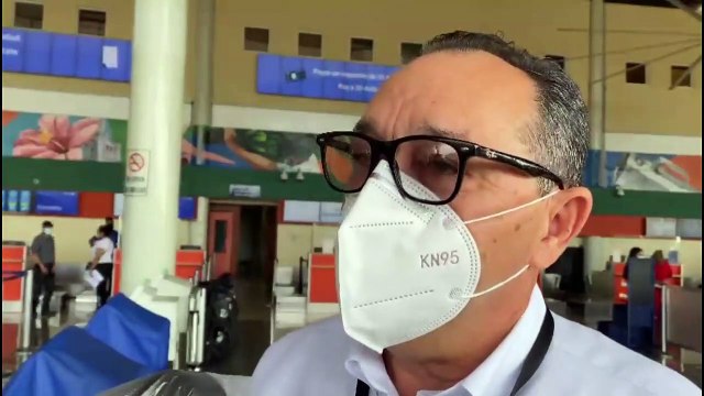 Impiden salir hoy 60 viajeros Santiago por prueba de covid-19