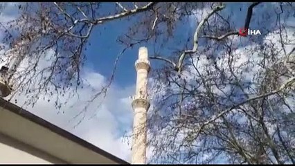 Fırtına minarenin külahını uçurdu