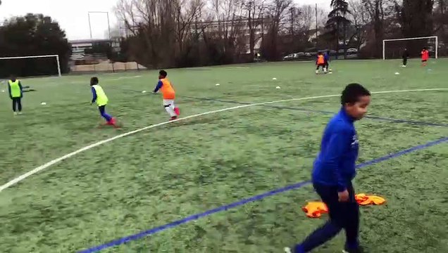 Séance des U11 cet après-midi avec Cedric, Mourad, Najib éducateurs de la catégorie. Merci Peret pour la vidéo