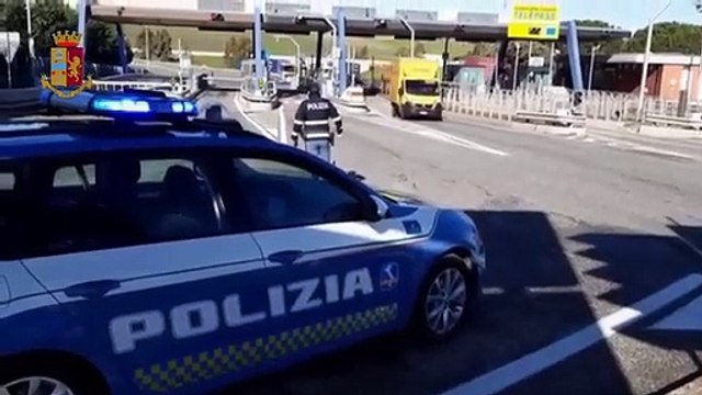 Bari - L'arrivo dei vaccini anti Covid, scortati dalla Polizia (27.01.21)