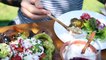 Covid-19 : les repas en famille ou entre amis sont-ils sources de risque ?
