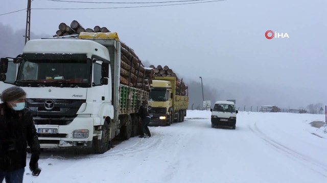Domaniç'te Kar Yağışı Ulaşımı Olumsuz Etkiliyor