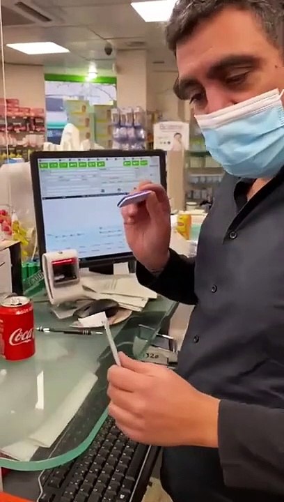 Ce pharmacien fait un test Covid sur du Coca-Cola est découvre qu'il est positif