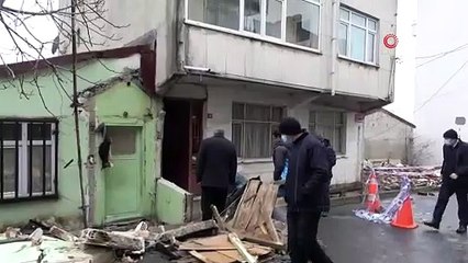 Kaldırım çöktü, bir bina boşaltılarak mühürlendi