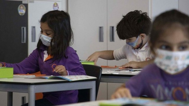 Toplum Bilimleri Kurulu üyesi İlhan: 2'nci doz aşılamadan sonra okulları açmak daha doğru