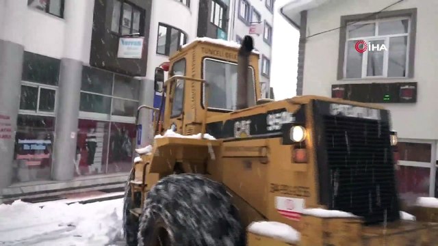 Yoğun Kar Yağışı 250 Köy Yolunu Ulaşıma Kapattı