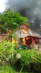 Kebakaran terjadi di sorik kec.batang angkola hari ini 3 rumah hagus terbakar