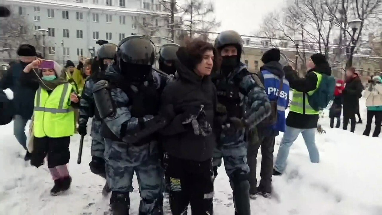 Oltre mille gli arresti in Russia per le proteste a sostegno dell'oppositore Navalny
