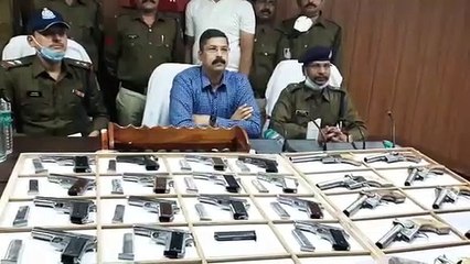 पुलिस ने पकड़ी हथियारों की फैक्ट्री
