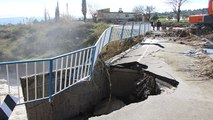 Hatay’da aşırı yağışta köprü çöktü