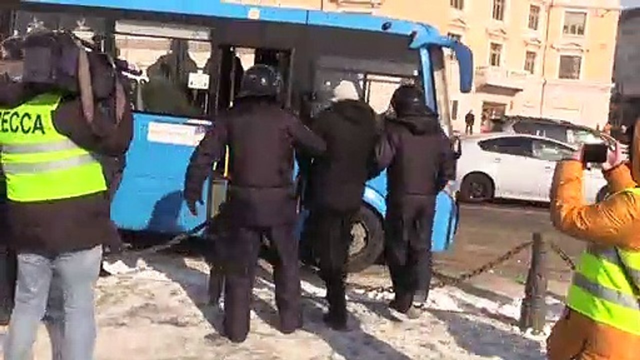 اعتقال أكثر من ألف شخص في روسيا بينهم 140 في مو...