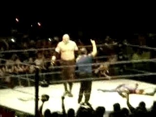 Chokeslam de Kane a MVP - WWE en Chile